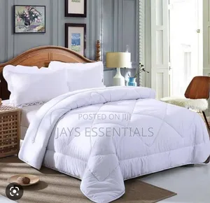 6*7 White Binded Duvet Set