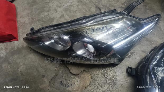 Toyota Sienta Headlight Non Zenon Part No 282 - main view