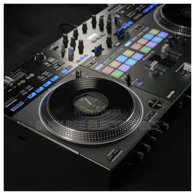 Pioneer DDJ Rev7 - main view