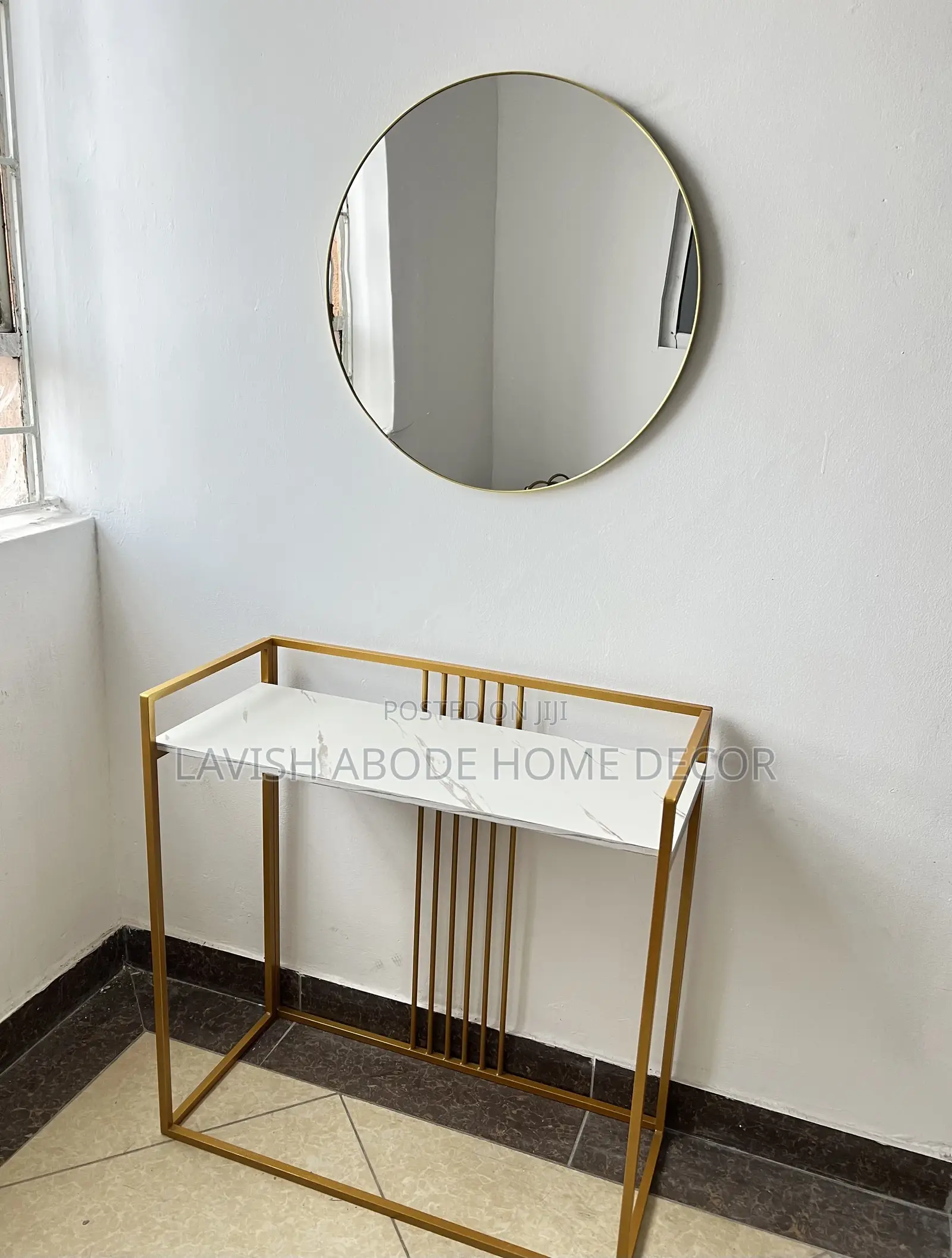 Minimalist Console Table With Mirror