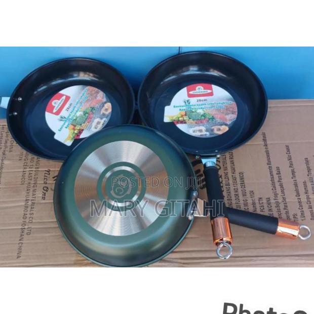 *Heavy-Duty Non-Stick Granite Frying Pan Available:-* - main view