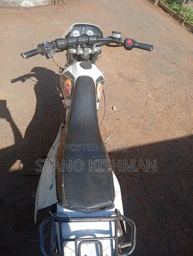 Motorcycle 2010 White - main view