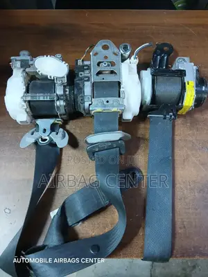 Toyota Crown Seatbelts