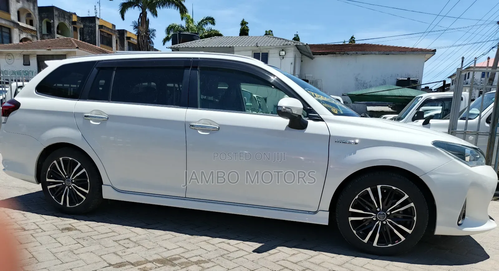 Toyota Corolla Fielder 1.5 Hybrid FWD 2019 White