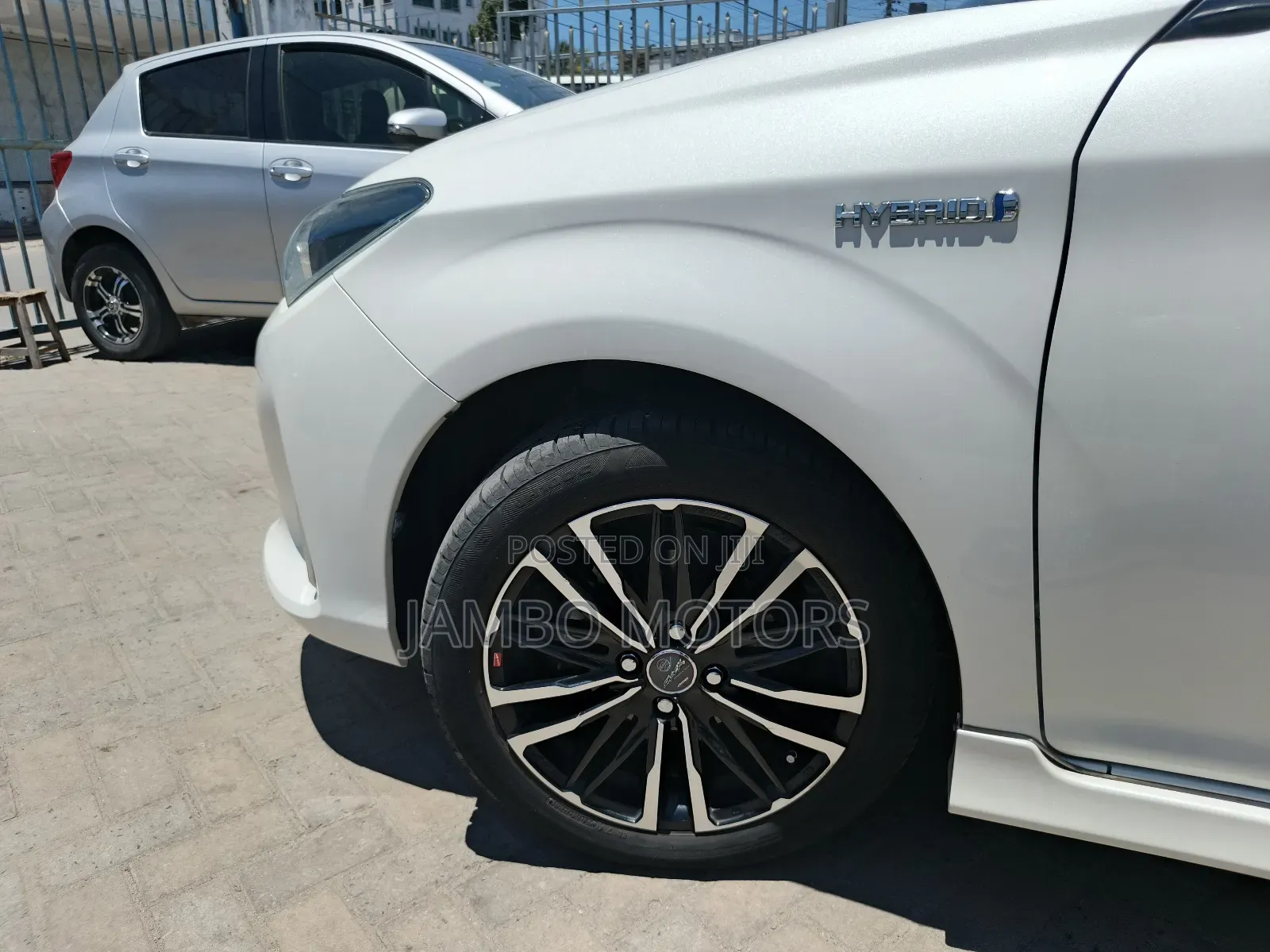 Toyota Corolla Fielder 1.5 Hybrid FWD 2019 White