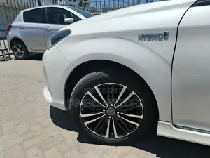 Toyota Corolla Fielder 1.5 Hybrid FWD 2019 White