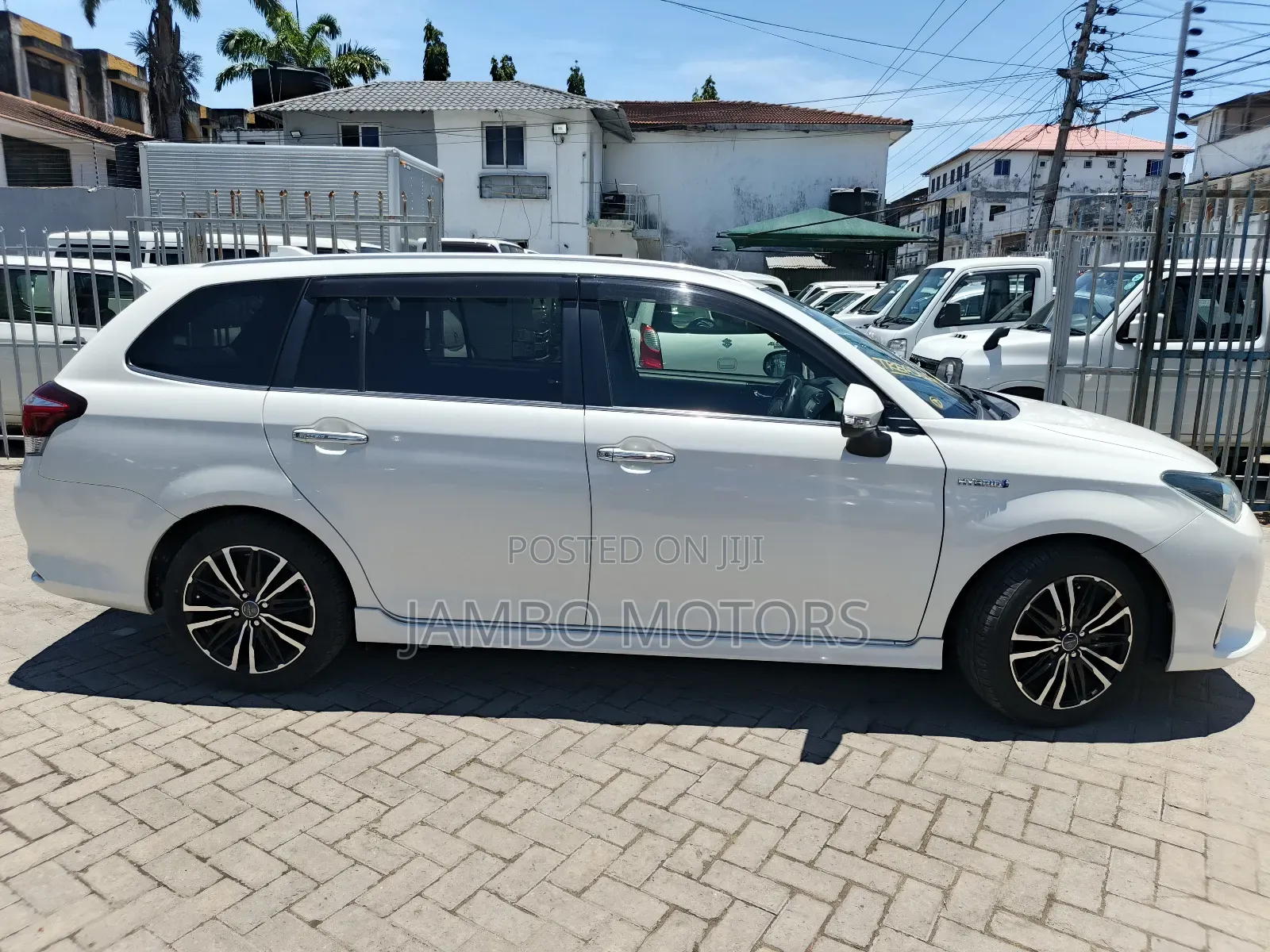 Toyota Corolla Fielder 1.5 Hybrid FWD 2019 White