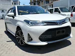Toyota Corolla Fielder 1.5 Hybrid FWD 2019 White
