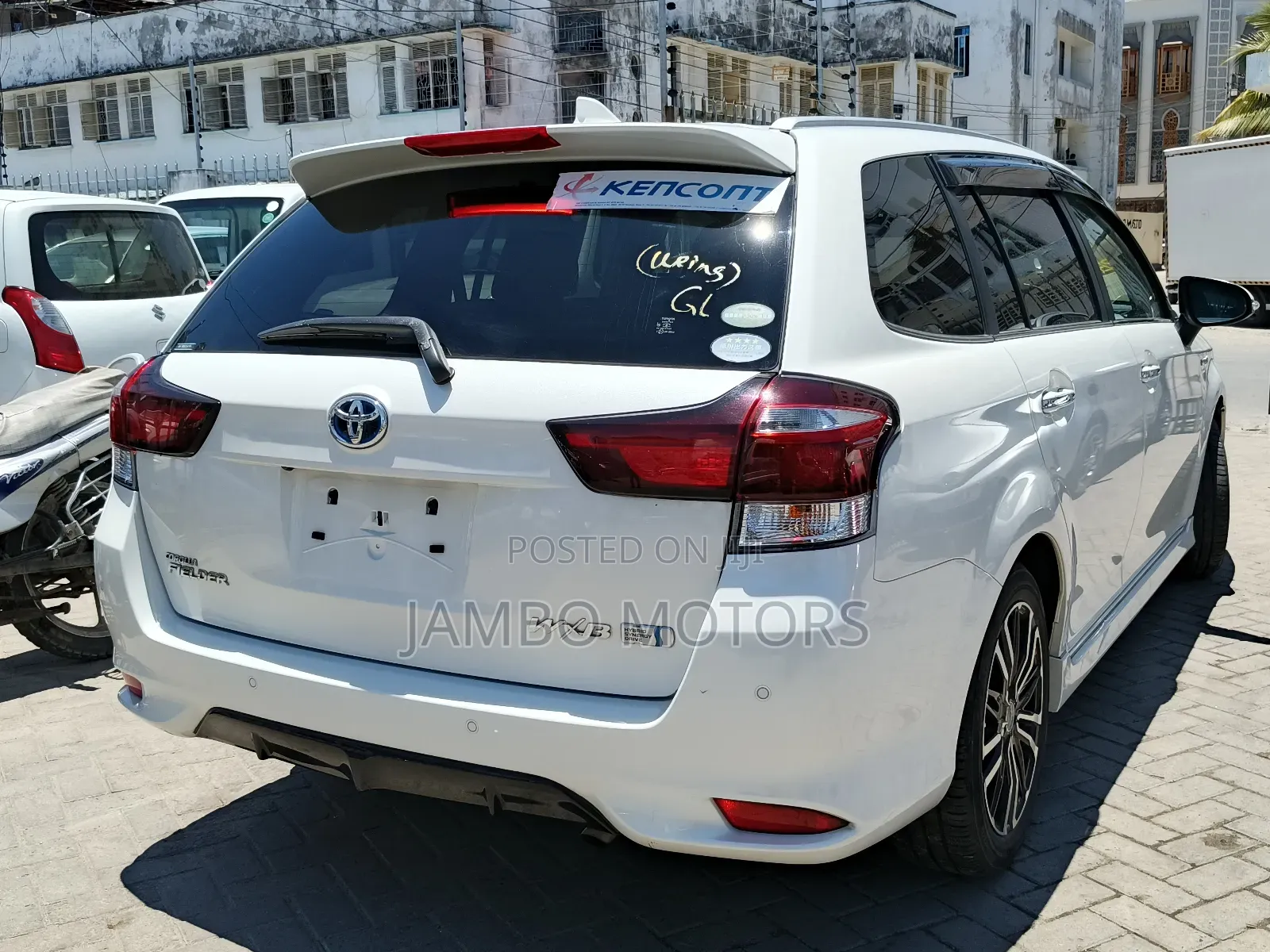 Toyota Corolla Fielder 1.5 Hybrid FWD 2019 White