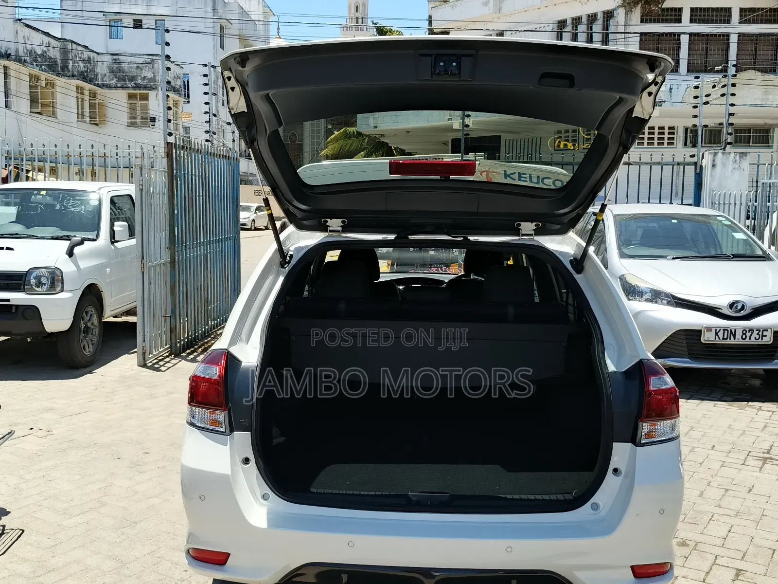 Toyota Corolla Fielder 1.5 Hybrid FWD 2019 White