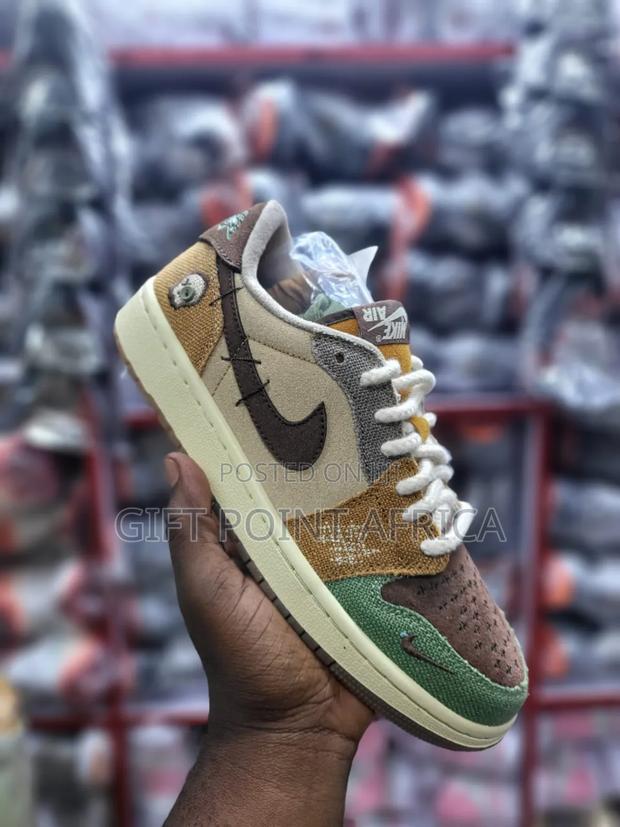 Air Jordan 1 Voodoo
Sneakers - thumbnail 2
