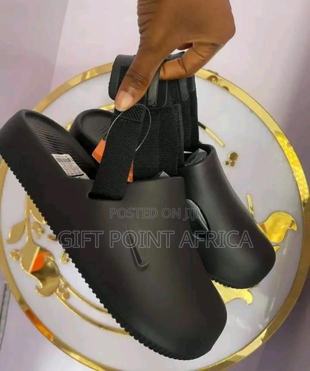 Nike Slides Available - thumbnail 3