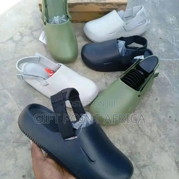 Nike Slides Available - main view