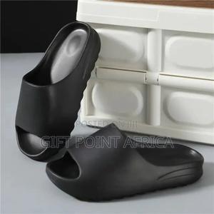 Yeezy Slides Black in Color - thumbnail 2