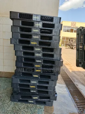 Revo Pallets/Plastic / Pallets
