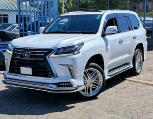 Lexus LX 570 AWD 2018 White