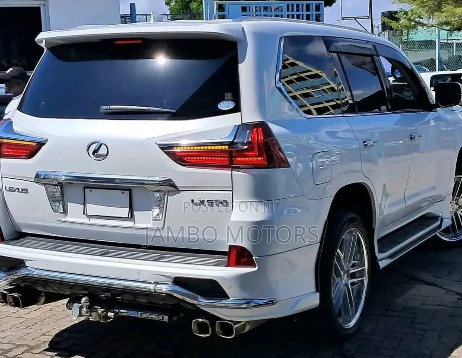 Lexus LX 570 AWD 2018 White