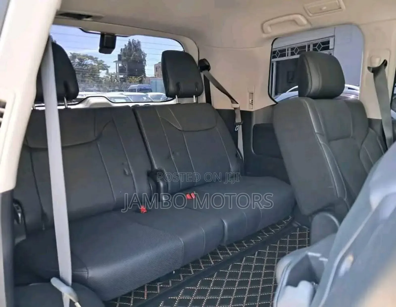 Lexus LX 570 AWD 2018 White