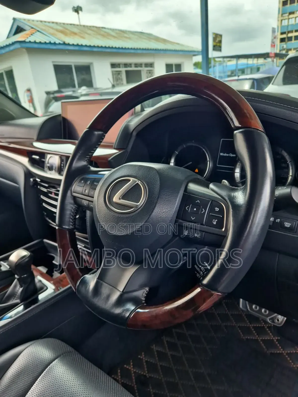 Lexus LX 570 AWD 2018 White