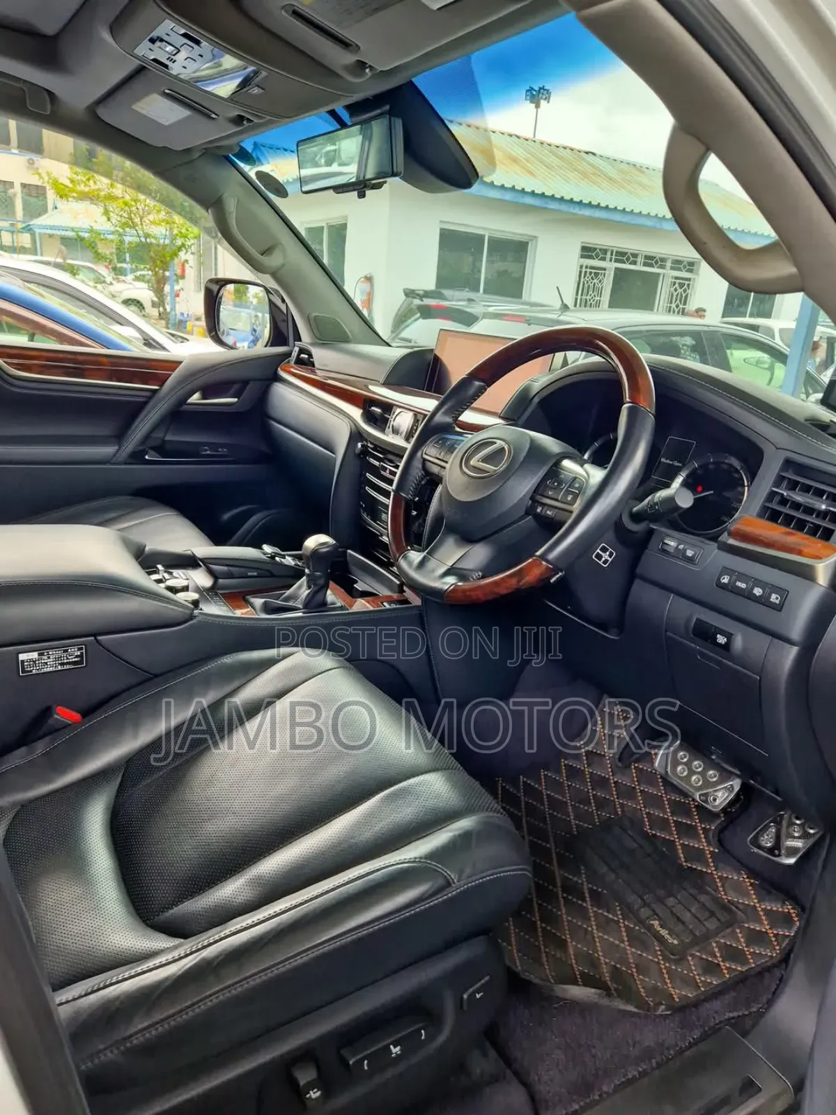 Lexus LX 570 AWD 2018 White