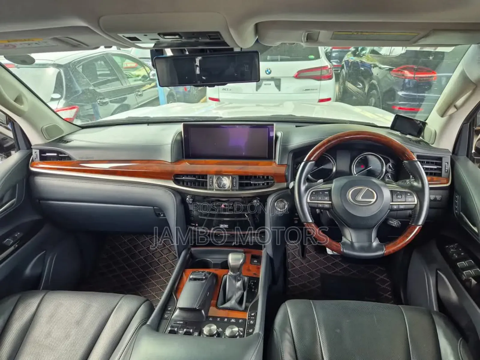 Lexus LX 570 AWD 2018 White