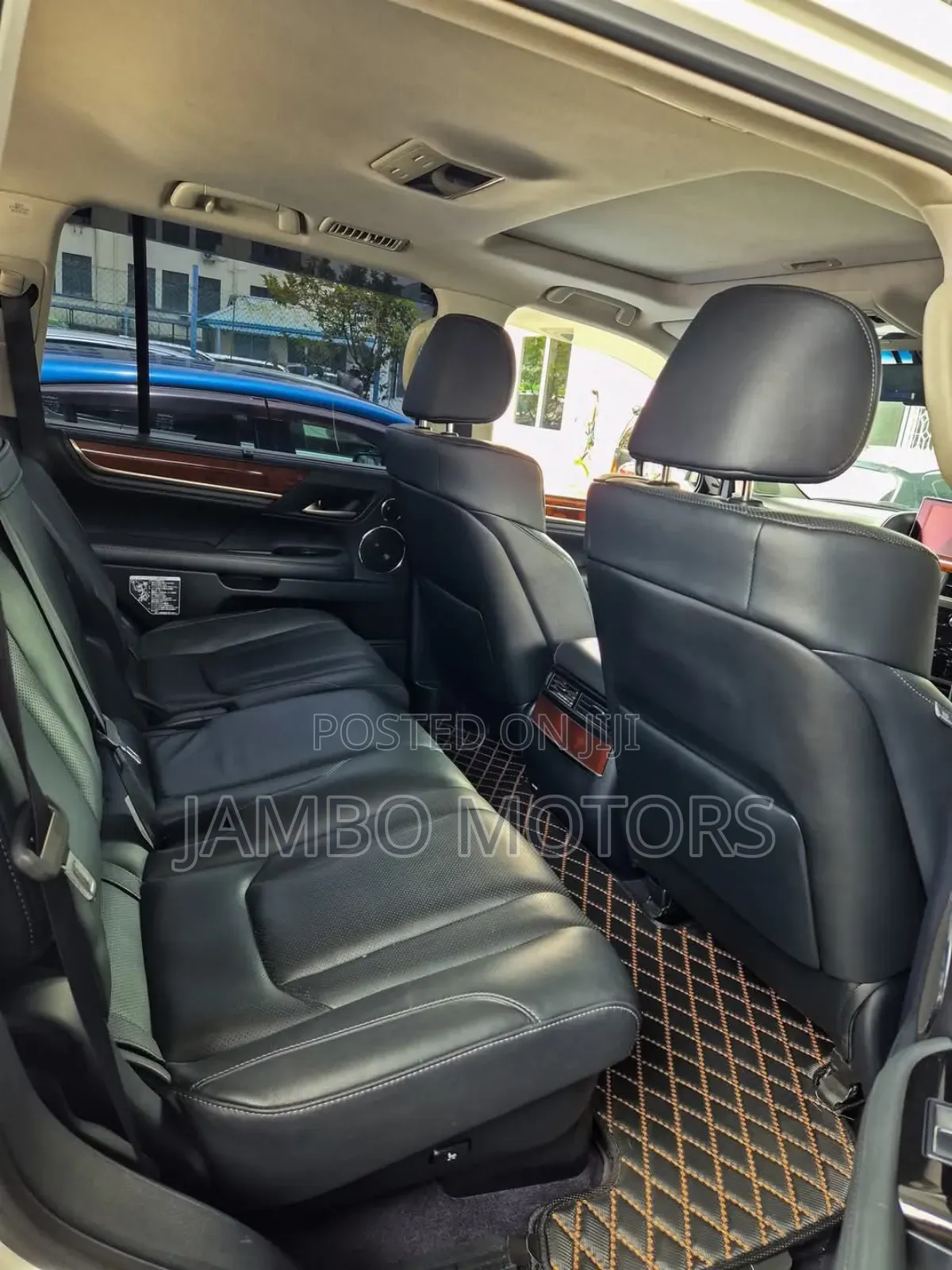 Lexus LX 570 AWD 2018 White