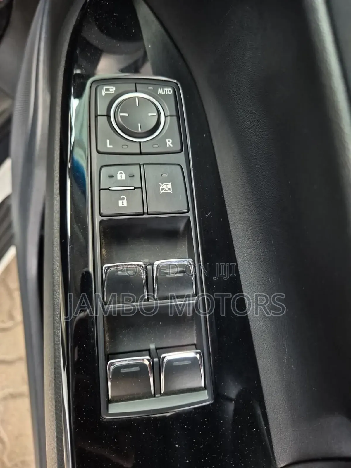 Lexus LX 570 AWD 2018 White