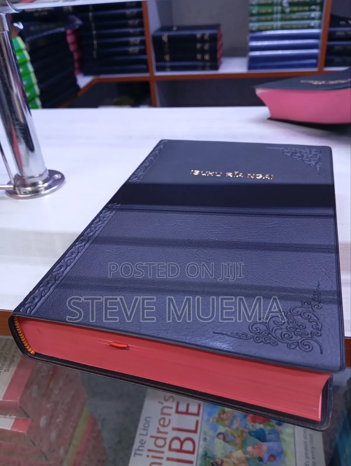 Biblia Ya Kiswahili.