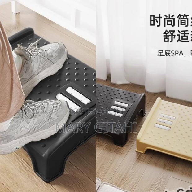 Ergonomic Nonskid Foot Rest - main view