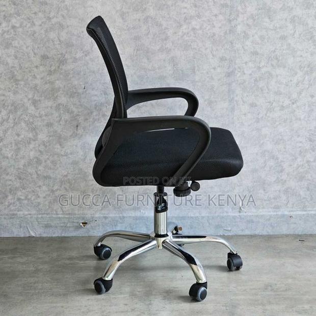 Office Chairs:Low Back Mesh Back Staff Swivel Chair - thumbnail 3