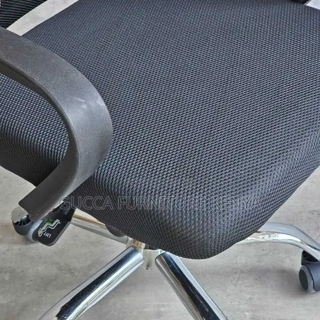 Office Chairs:Low Back Mesh Back Staff Swivel Chair
