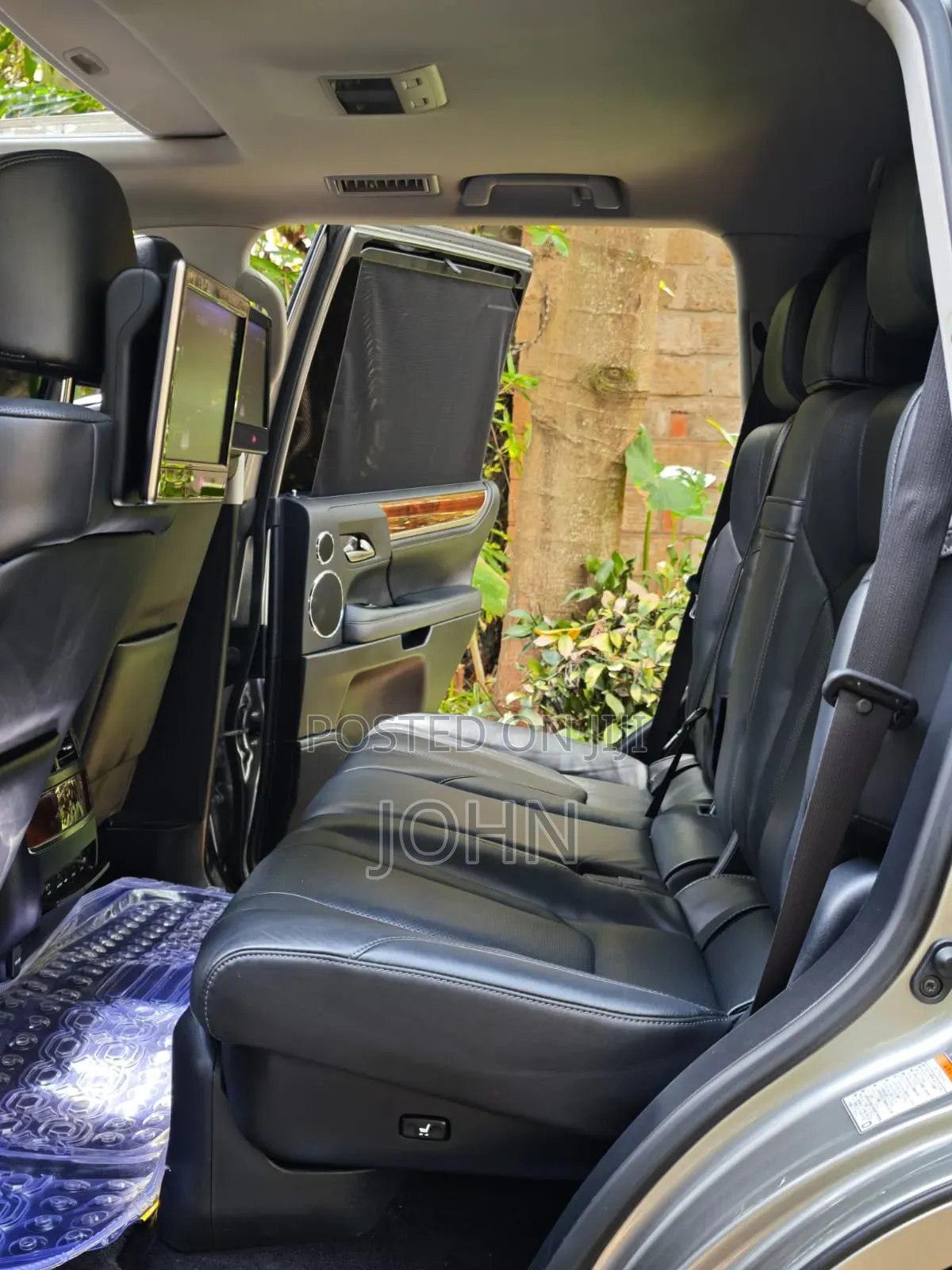 Lexus LX 570 AWD 2017 Gold