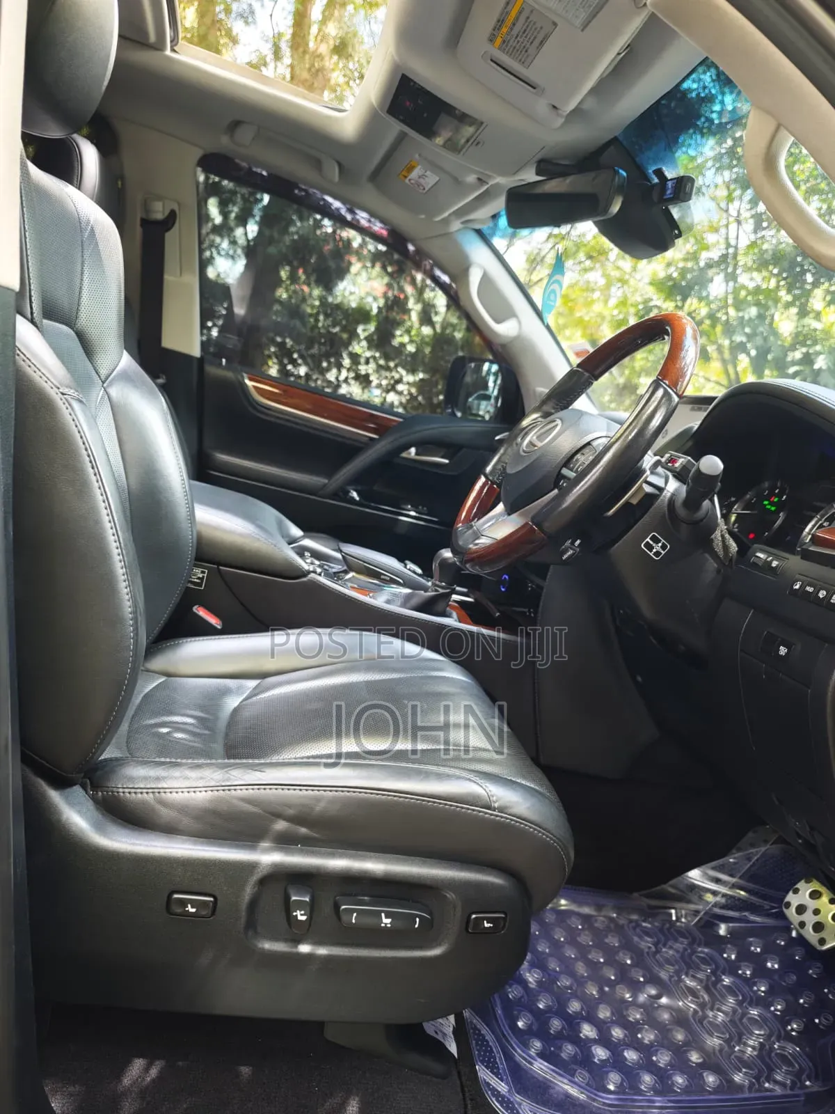 Lexus LX 570 AWD 2017 Gold