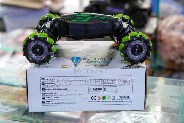 Stunt Road Cars With Battery and Remote Control - thumbnail 3