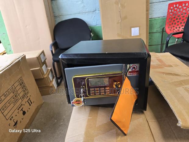 30kgs Fireproof Safe Box - thumbnail 3