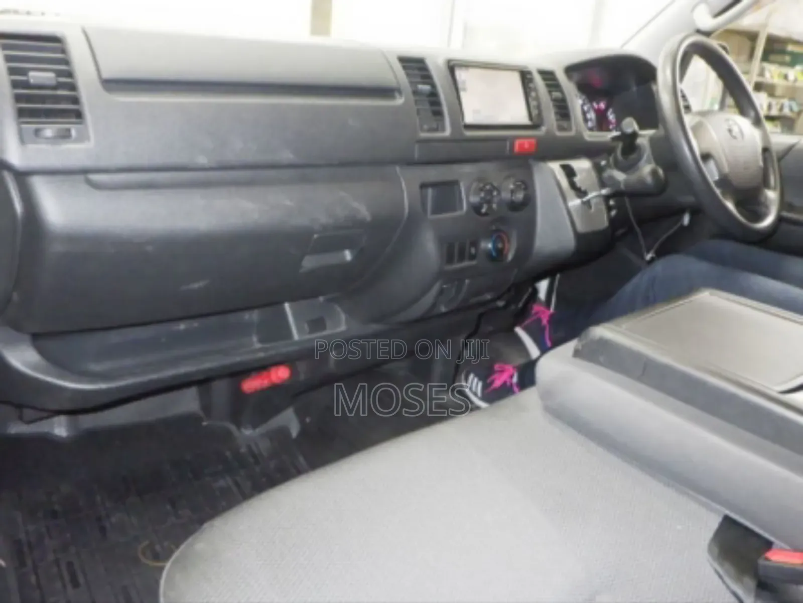 Toyota HiAce 2018 White