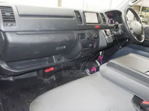 Toyota HiAce 2018 White