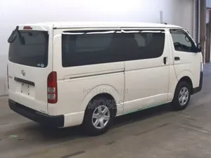 Toyota HiAce 2018 White