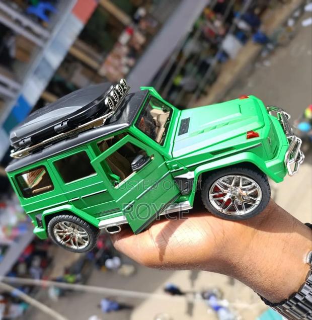 Mercedes-Benz G-Class Suv Diecast Toy - thumbnail 2