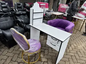 White Manicure Desk Table And Manicure Chairs