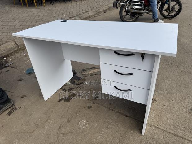 White Manicure Desk Table 1.2m - thumbnail 3