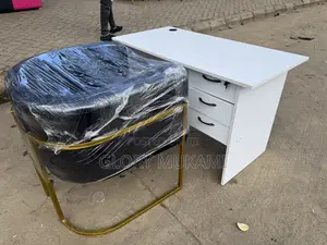 White Manicure Desk Table And Black Manicure Styling Chair