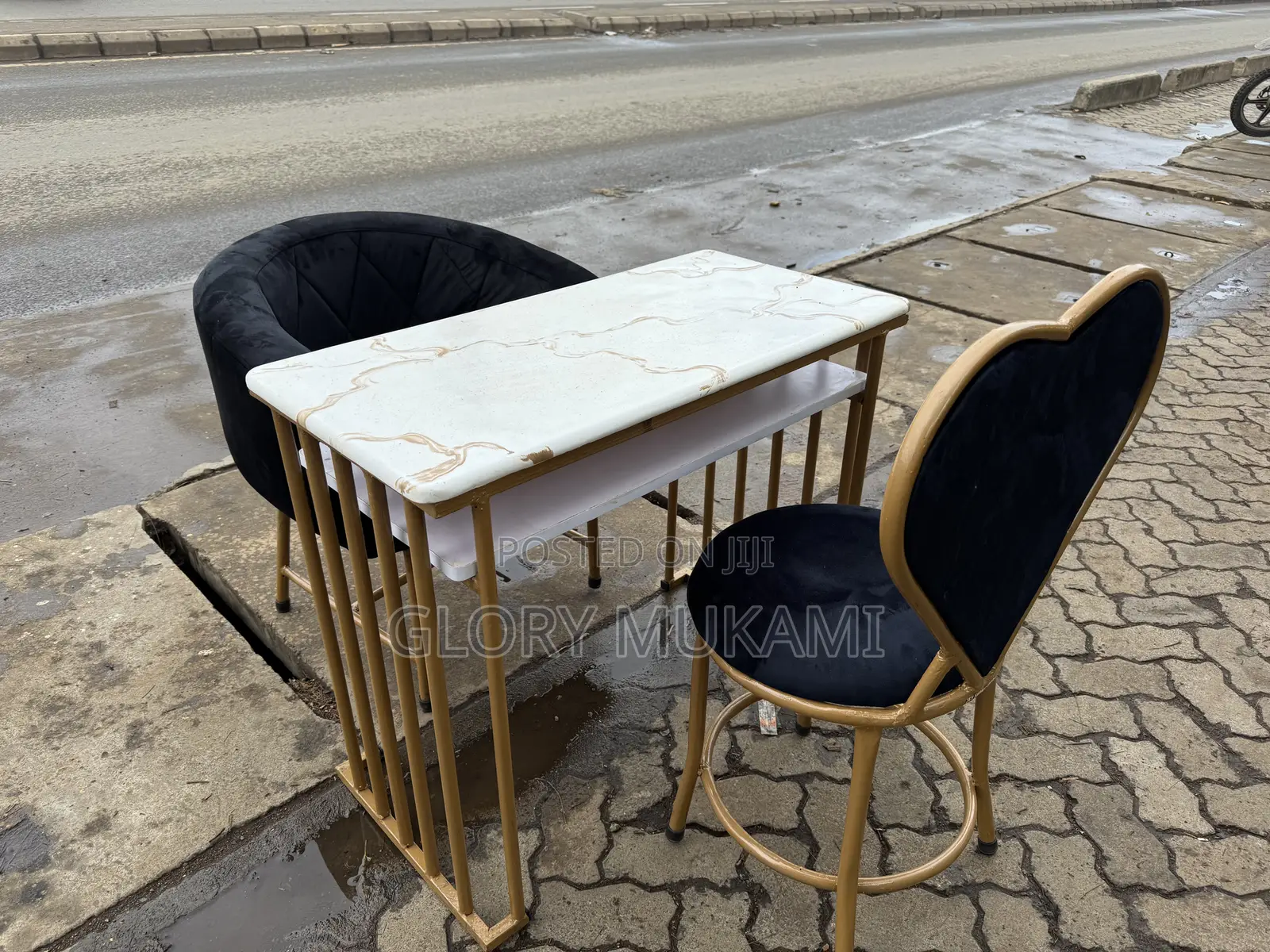 Black Gold Manicure Chairs And Table