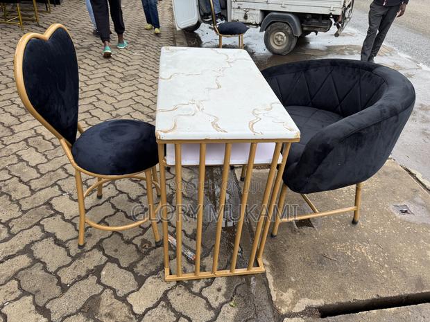 White Marble Manicure Table With Gold Chairs - thumbnail 2