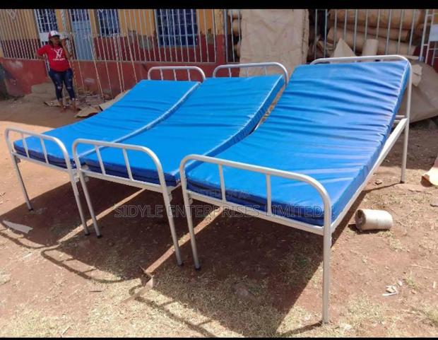 Single Crank Hospital Bed With Matress - thumbnail 2