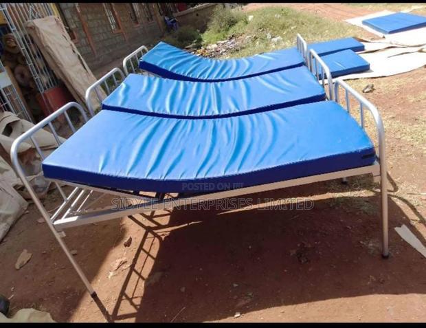 Single Crank Hospital Bed With Matress - thumbnail 3