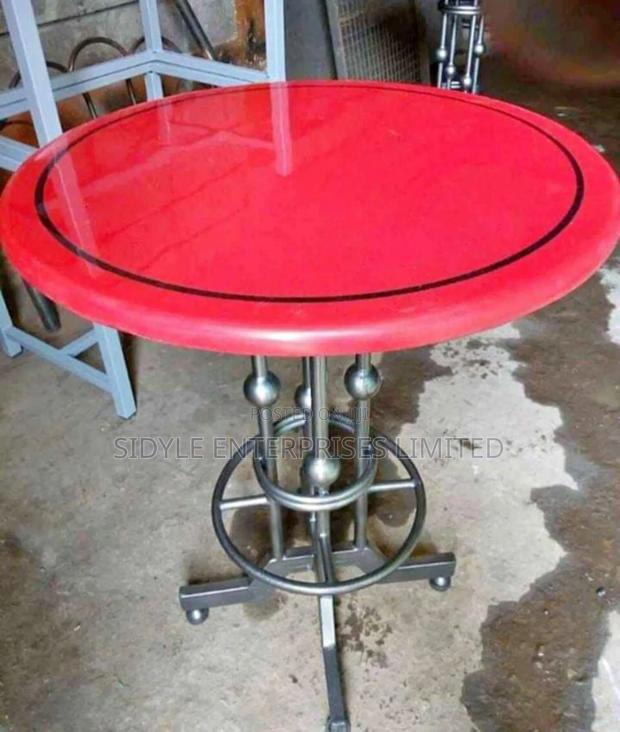 Round Restaurant Table