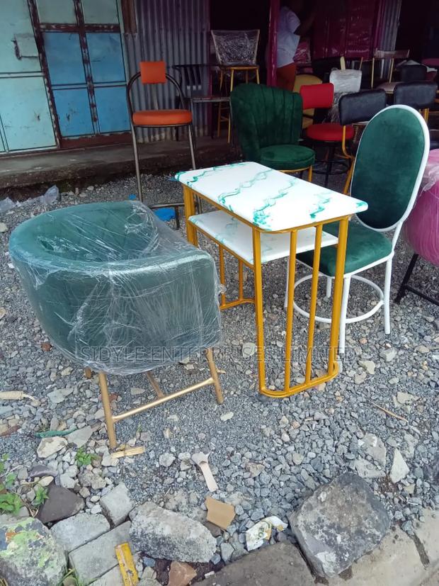 1 Styling Seat,Manicure Table and Round Seat Styling