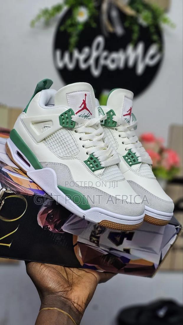Jordan 4 "Pine Green" 1st Leather - main view