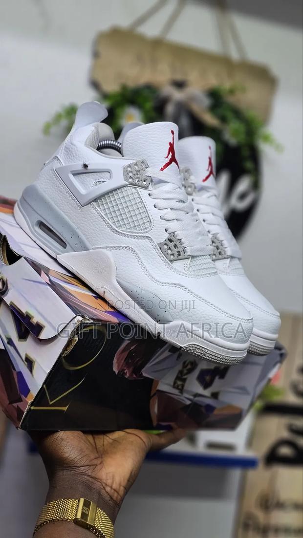 J4 "Oreo"1st Leather
Unisex Sneakers - main view